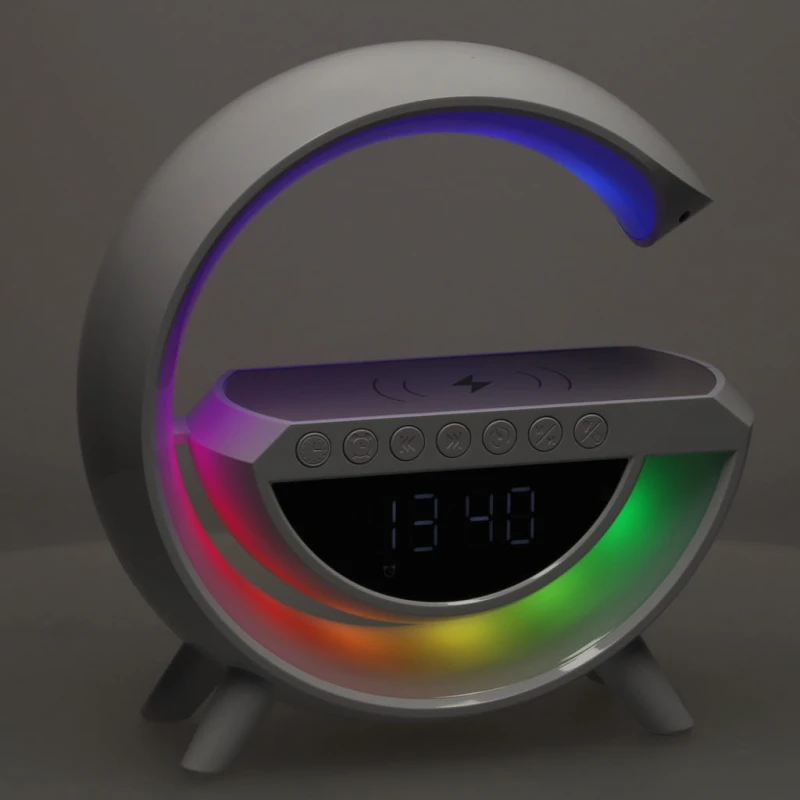 Lampka LED RGB КІК z głośnikiem Bluetooth, ładowarką i radiem